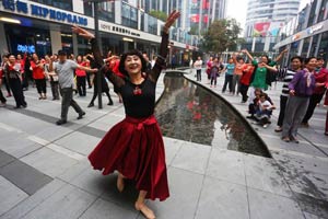 Middle-aged men join in square dancing trend