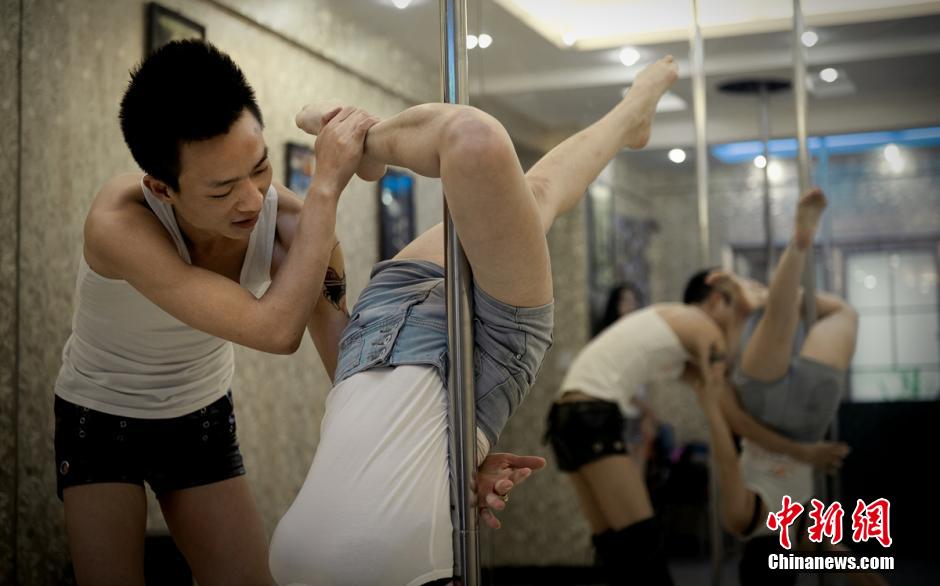 How a male pole dancing coach pursues his dream