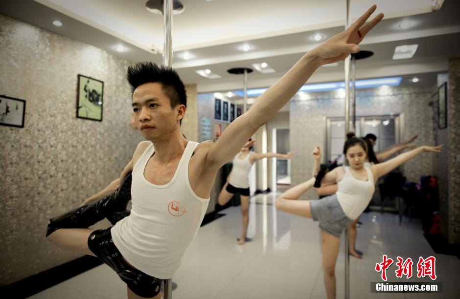 How a male pole dancing coach pursues his dream