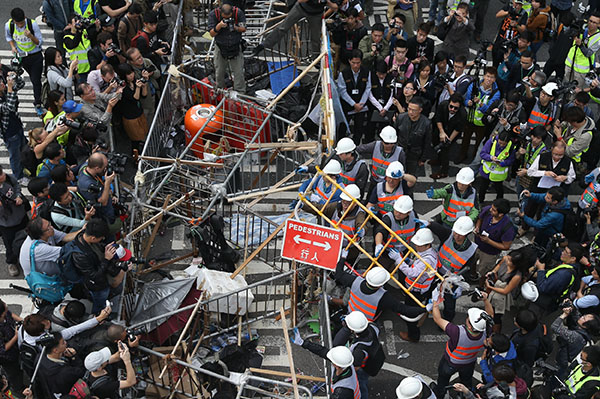 Hong Kong police clear remaining occupy sites
