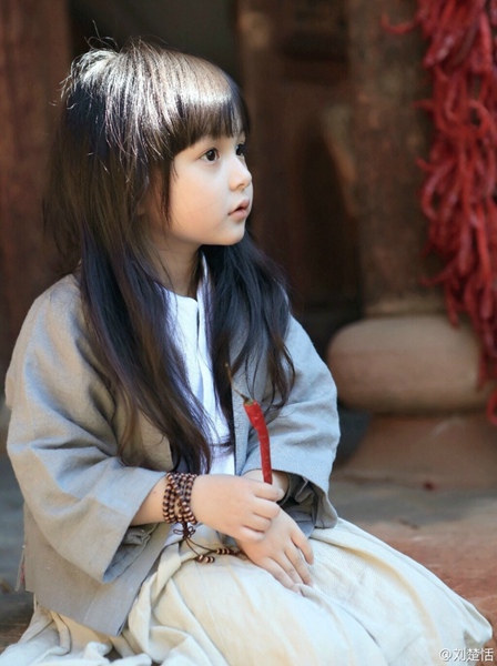 Cute girl in Han Chinese costume[1]