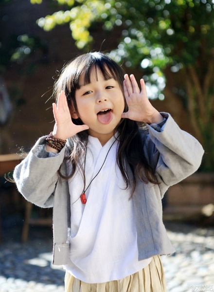 Cute girl in Han Chinese costume