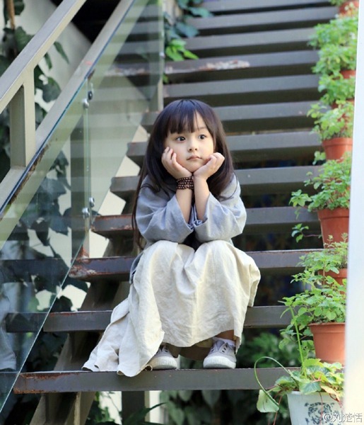 Cute girl in Han Chinese costume