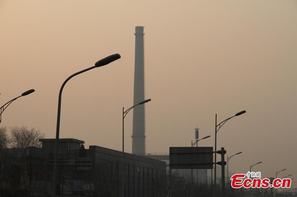 First smog hits Beijing in 2015