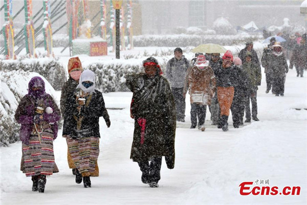 Lhasa sees heaviest snow in two decades
