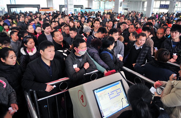 Passenger flow return peak as Spring Festival draws to an end