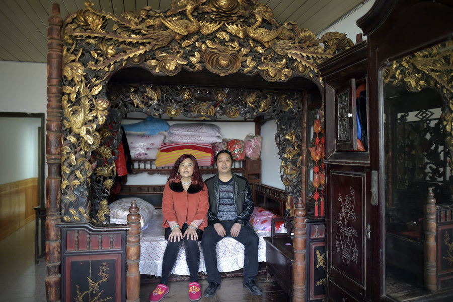 Man collects 150 Ming-and-Qing-dynasty beds