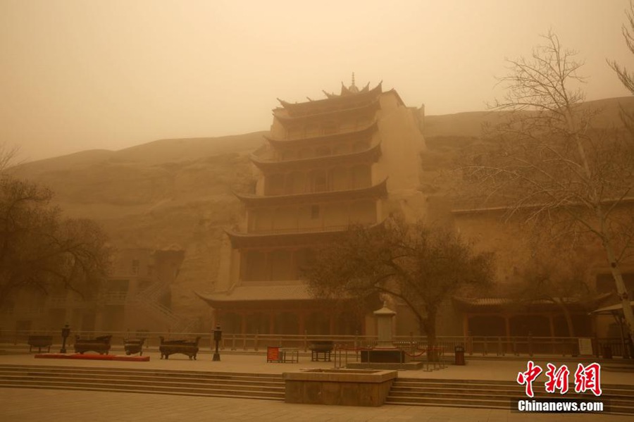 Sandstorm threatens the Mogao Grottoes