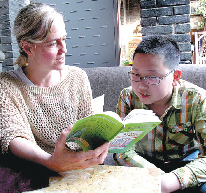 US student finds it fun to read old Chinese