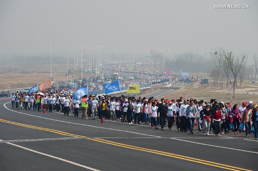 Tens of thousands take part in spring walking convention