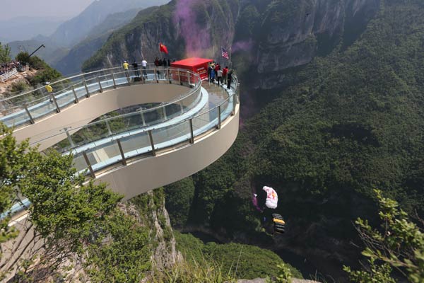 World's longest cantilever bridge opens in Chongqing