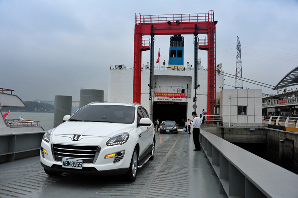 First private cars from Taiwan roll into mainland for visit