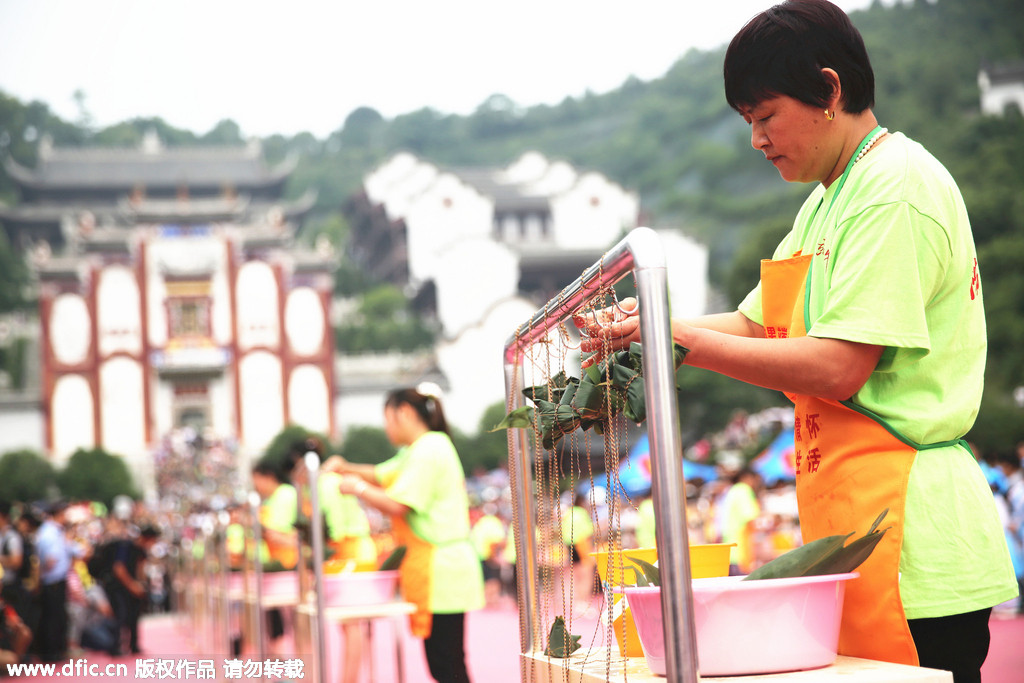 People across China celebrate Dragon Boat Festival