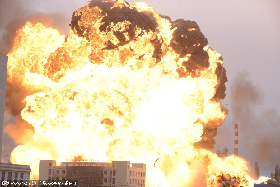 Fire engulfs petrochemical plant in Shandong