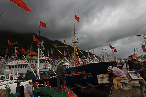 158,000 evacuated as typhoon approaches SE China