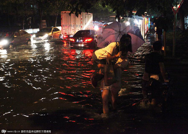 Heavy rain hits Beijing