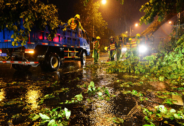 Typhoon Soudelor lands on SE China's coastal province