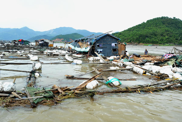 Typhoon Soudelor kills 17 in E China