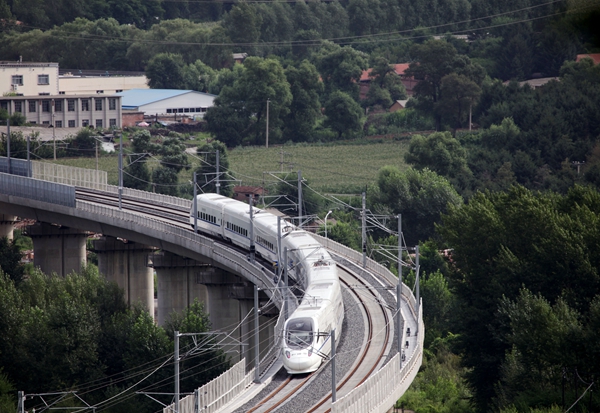 High-speed rail section starts test runs in Jilin