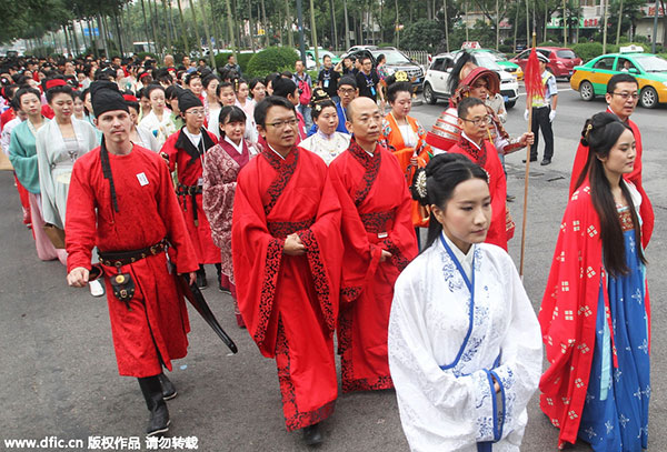 Hanfu parade held in NW China