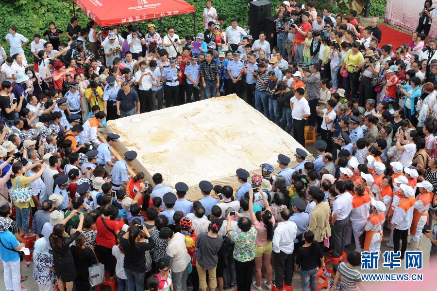 Eight-ton tofu served in East China