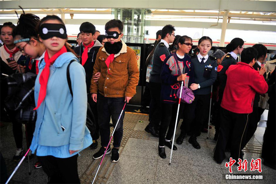Students 'go blind' to mark International Blind Day