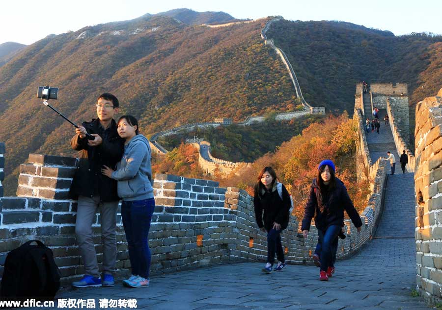 Thousands Tourists Visit Daily Chinese Wall Stock Photo 138458411