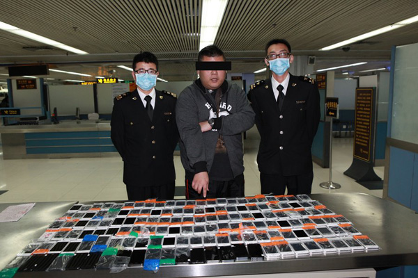 144 smuggled iPhones seized at Beijing airport
