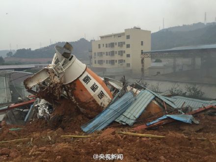 China cabinet sends group to coordinate landslide rescue