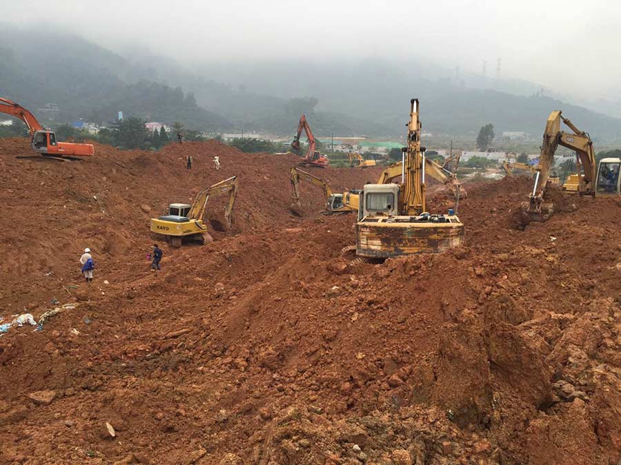 Survivors find temporary home in a shelter after Shenzhen landslide