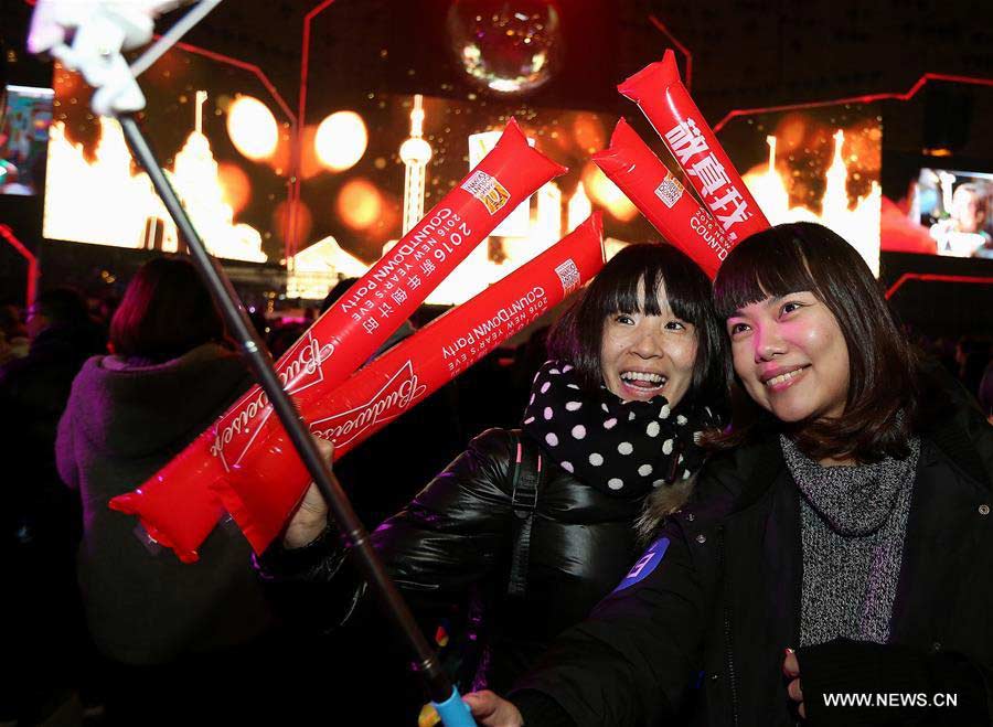 People greet new year across China