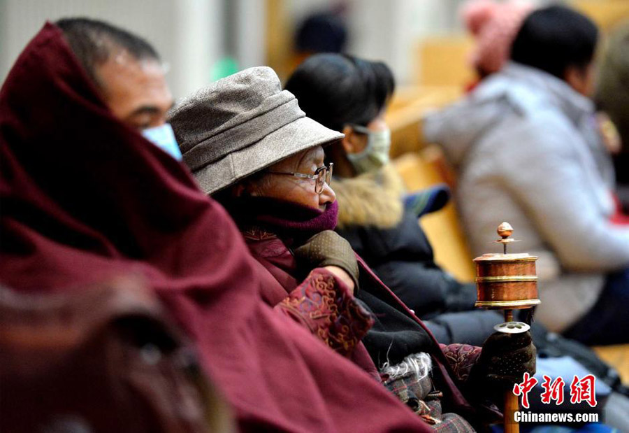 First trains of Spring Festival travel depart around China