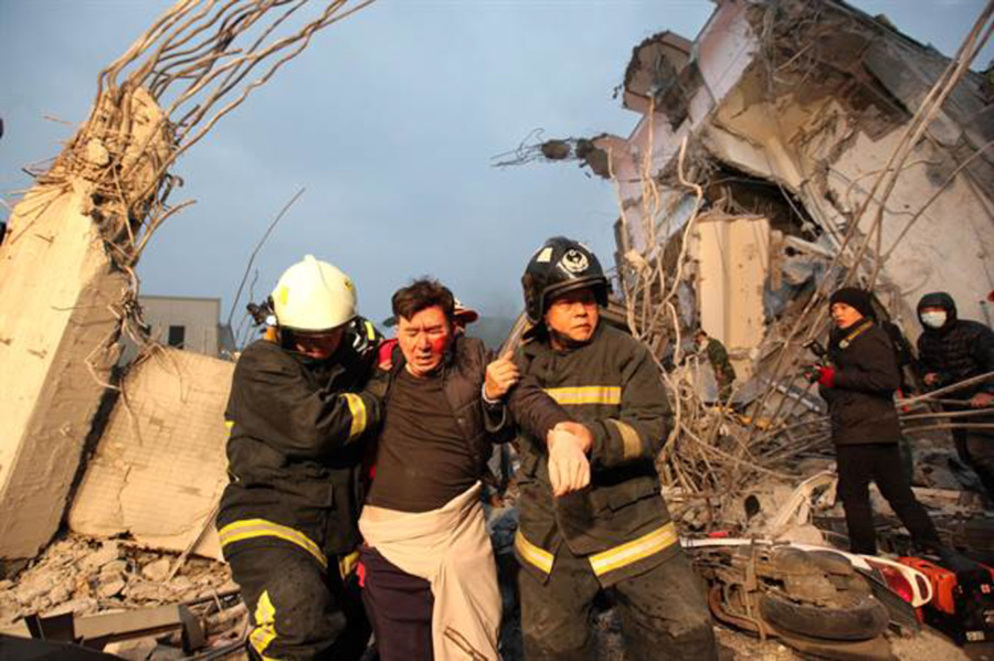 Rescuers race against time to save Taiwan quake survivors