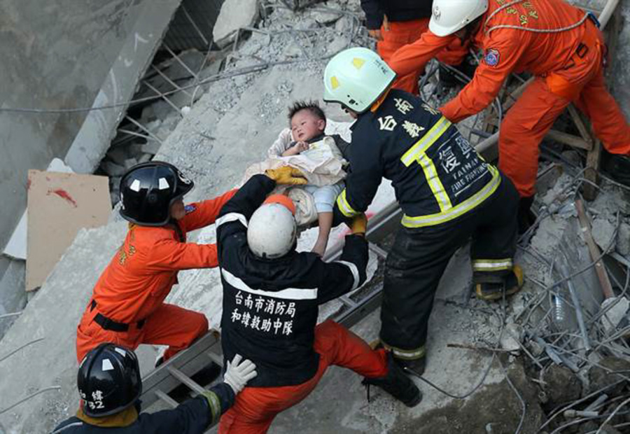 Rescuers race against time to save Taiwan quake survivors