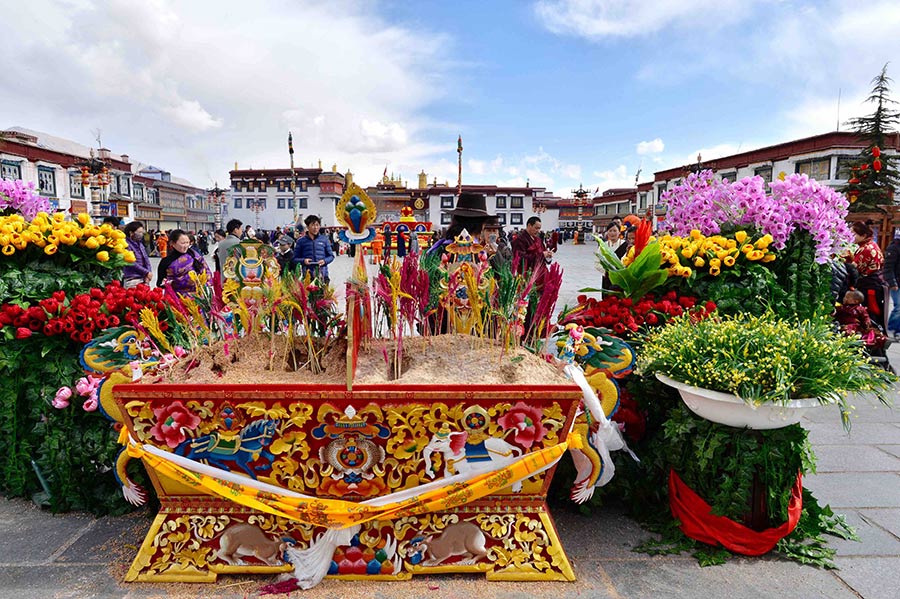 Tibetans celebrate 'Fire Monkey Losar'