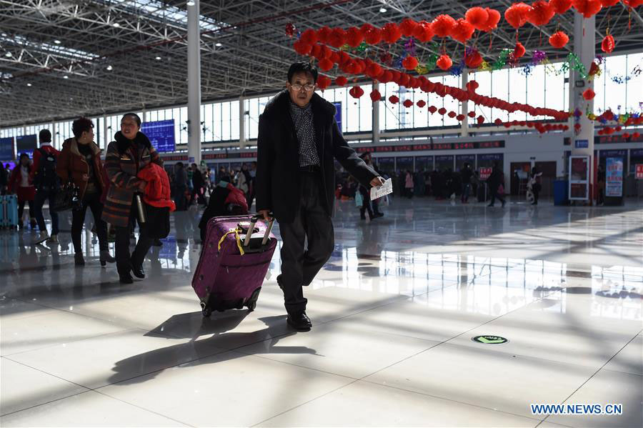 People start to return to work as Spring Festival holiday nearly ends