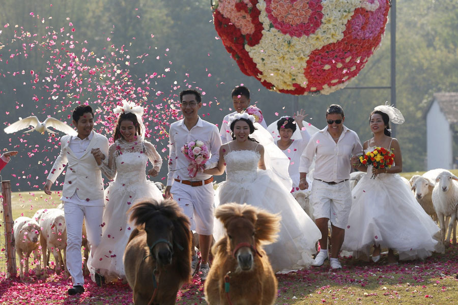 Couples around the world celebrate Valentine's Day