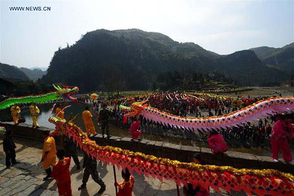 Celebration held to greet coming Lantern Festival around China