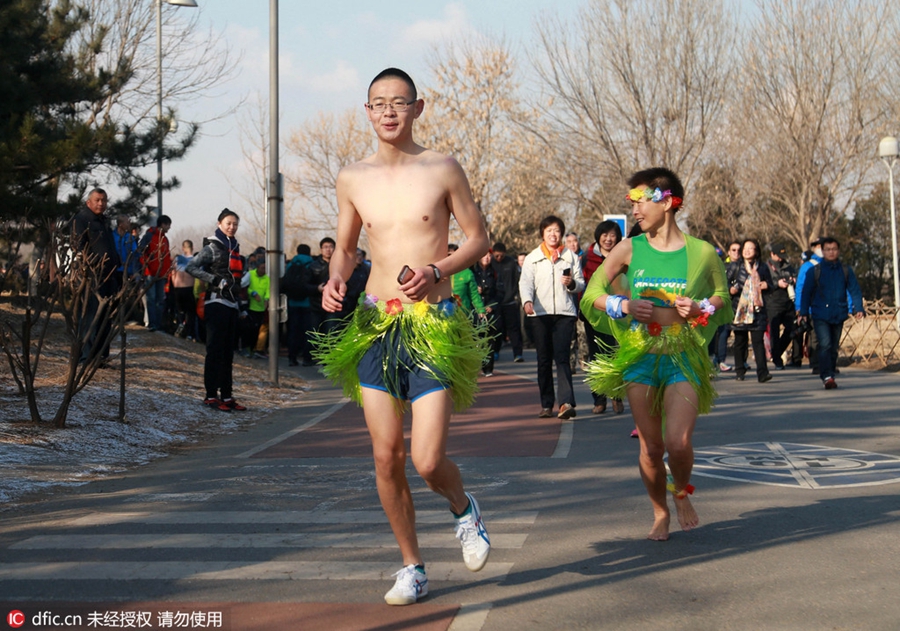 Runners take part in Beijing 'naked run'