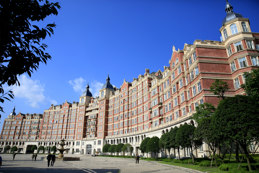European castle-style campus wows in Southwest China