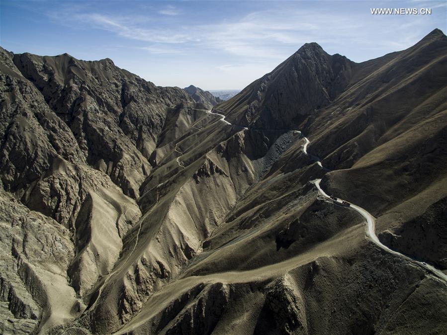 Xinjiang-Tibet Highway: Top of the world