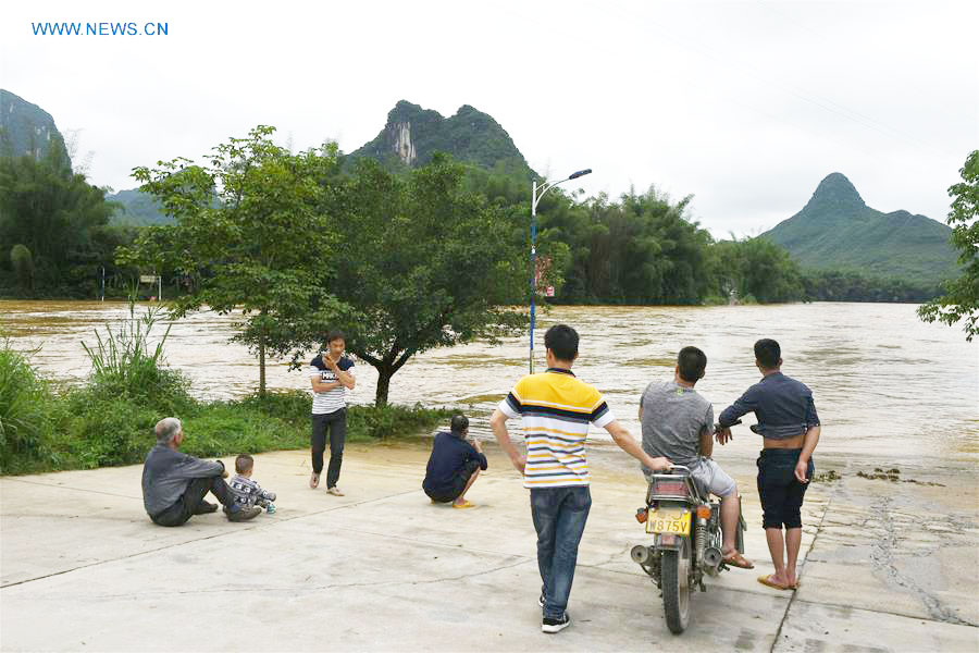 Torrential rainfall triggers flash flood in China's Guangxi