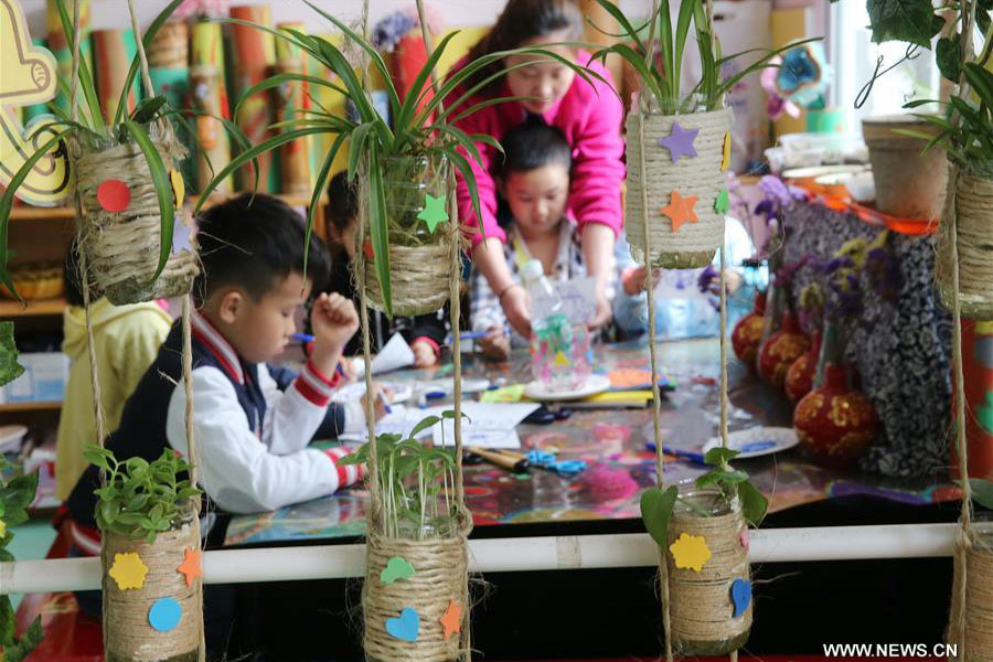 Kindergarten in C China brings spring to classroom