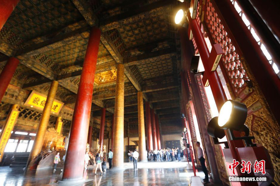 Forbidden City sees lights after hundred years