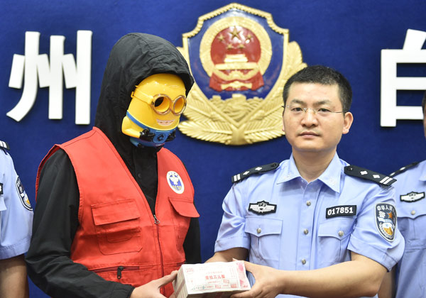 Delivery man rewarded $15,000 for seizure of drugs