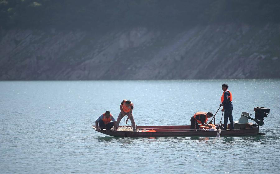 Tour boats suspended after boat capsizes in SW Chinese city