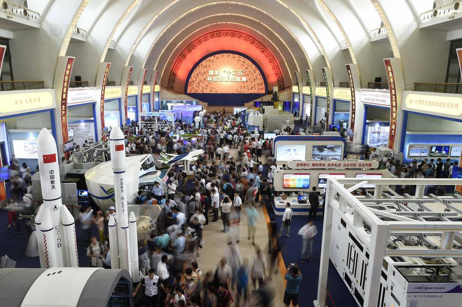 People visit China's sci-tech innovation exhibition in Beijing