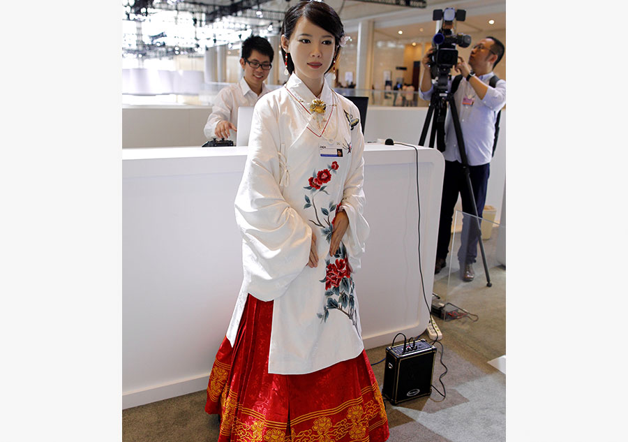 Beauty robot attracts attention during Summer Davos in Tianjin 4