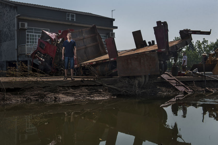Residents sacrifice their vehicles to stop flood waters