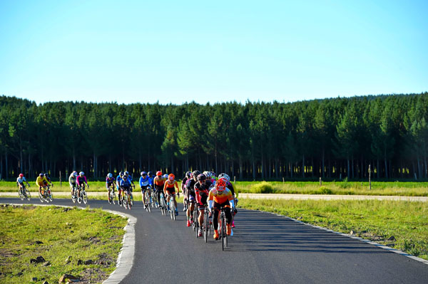 Cycling contest attracts 500 competitors in North China